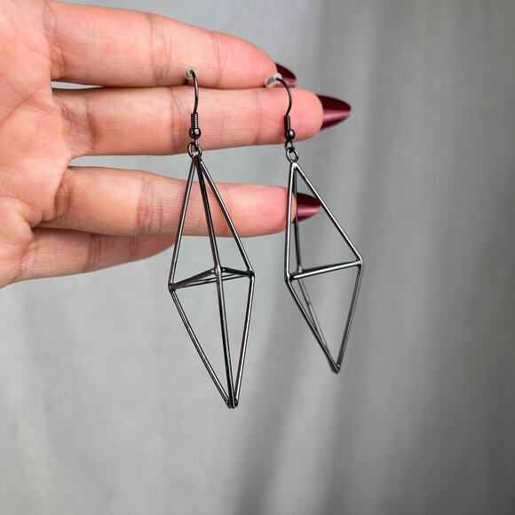 Dark Silver Gunmetal Geometric Earrings Pyramid Diamond Tetrahedron Shape NWOT - Picture 13 of 16
